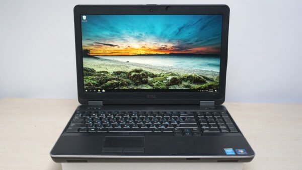 Dell  m2800 - obrazek 2